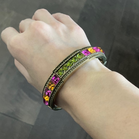 Heidi daus crystals bronze tone bangle and faux pearls toggle clasp bracelet. - Picture 12 of 12